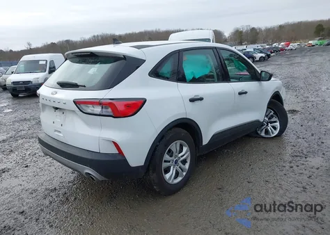 2022 Ford Escape S z USA, uszkodzony, nr VIN 1FMCU0F65NUB58018